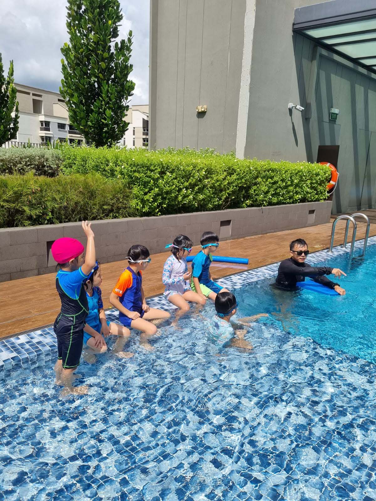 A group swimming class at JustSwim